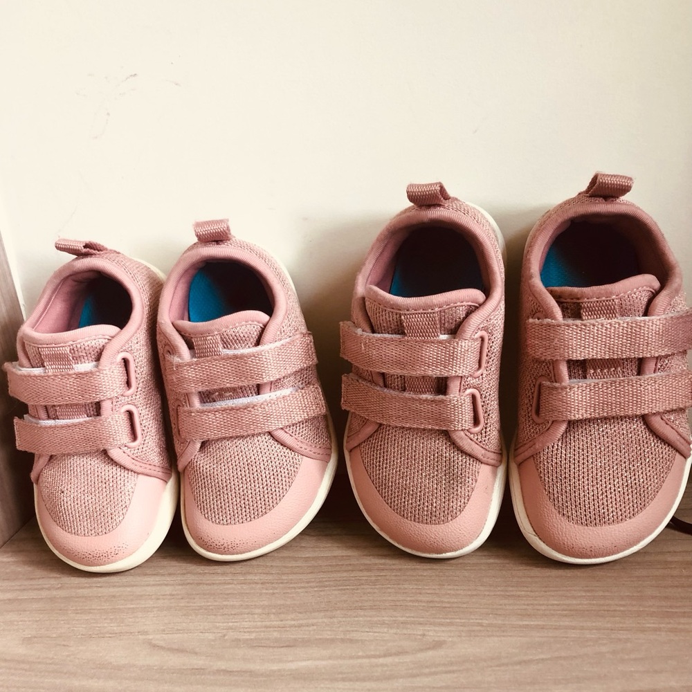 Kids Velcro Athletic Sneakers in Dusty Pink. Size 26, 27